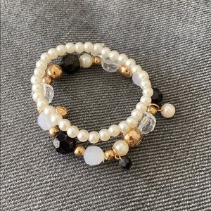 Elastic pearl bracelet